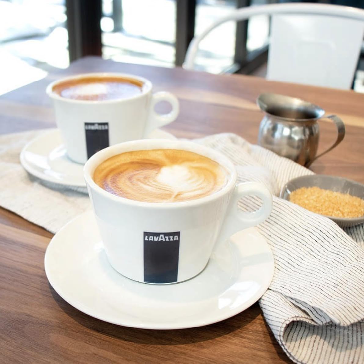 Lavazza Qualità Oro Whole Bean Blend, Medium Roast, 2.2 Pound (Pack of 1) ,100% Arabica, Central America & African highland origins, Fruity & Aromatic