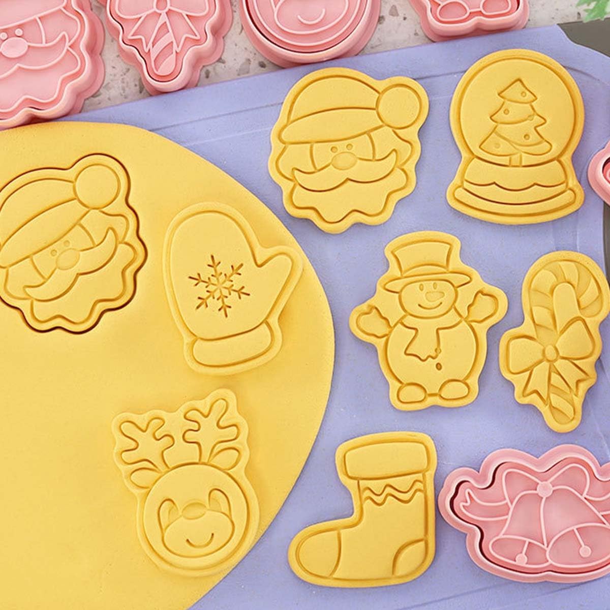 8 Piece Christmas Cookie Cutters, 3d Raised Design Gingerbread Cookie Stamps, Cookie Cutter Set suitable for Frosting Decoration, Mini Pie Molds, Apple Pie Pastry Biscuit Cutter (Christmas-D)