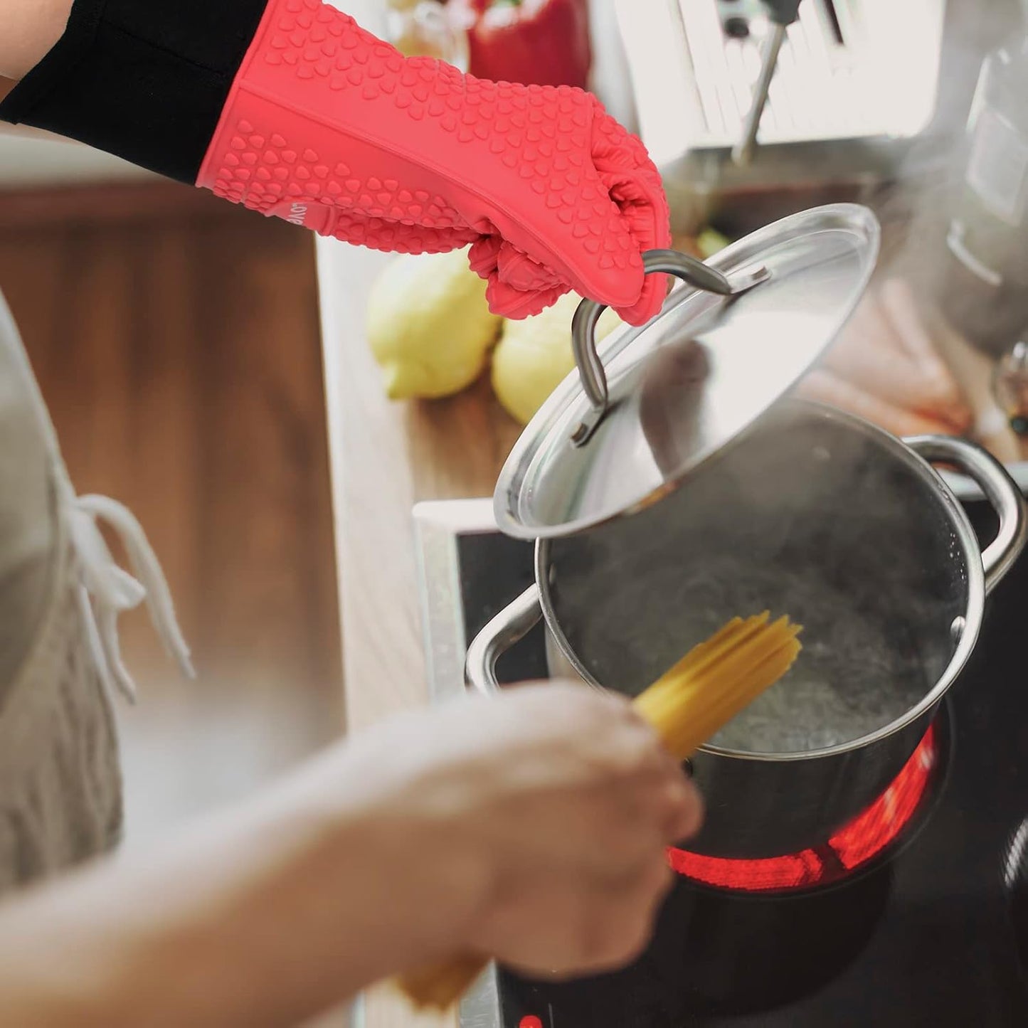 Kitchen Oven Gloves - Silicone Double-Layer Heat Resistant Oven Mitts/BBQ Gloves/Grill Gloves - Perfect for Baking and Grilling - 1 Pair (Small, Red Long)