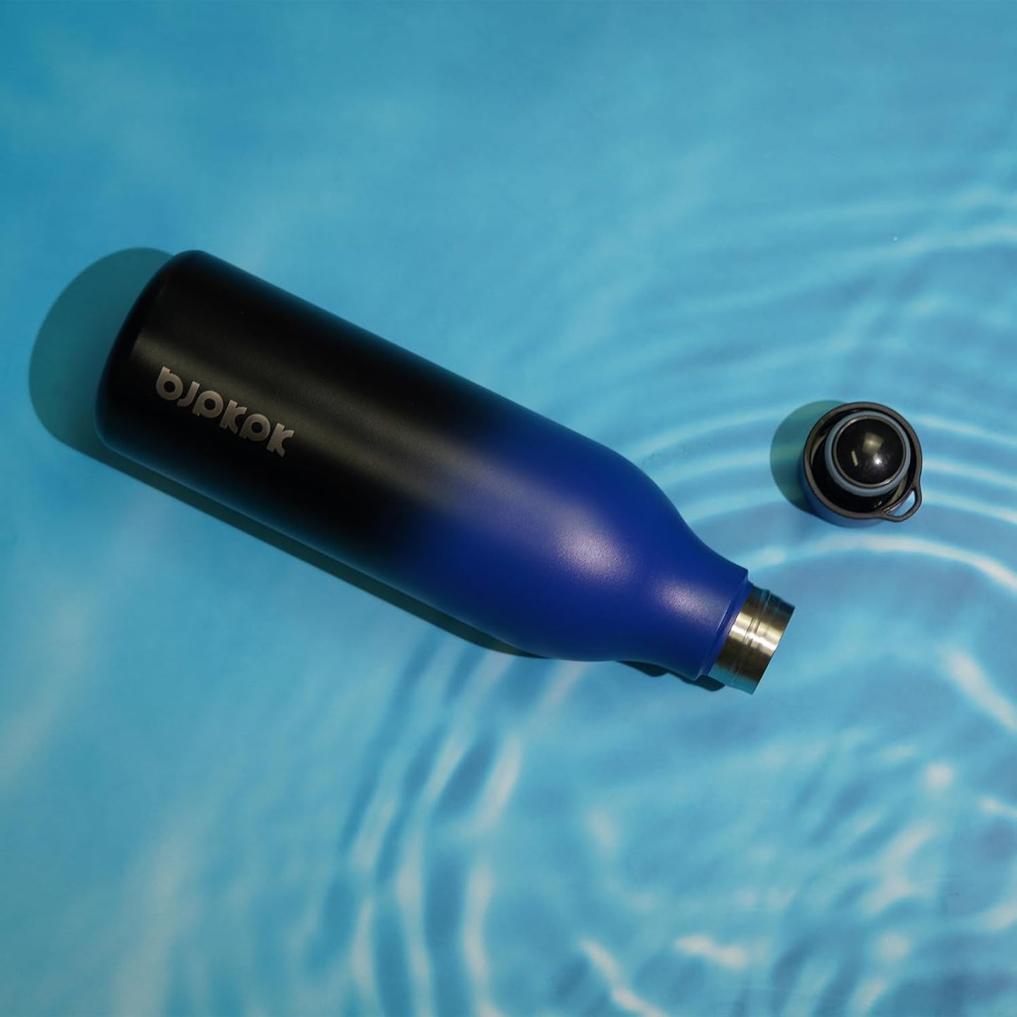 BJPKPK Insulated Water Bottles, 25 oz Stainless Steel Metal Water Bottle with Strap, BPA Free Leak Proof Thermos, Mugs, Flasks, Reusable Water Bottle for Sports & Travel, Blue Black