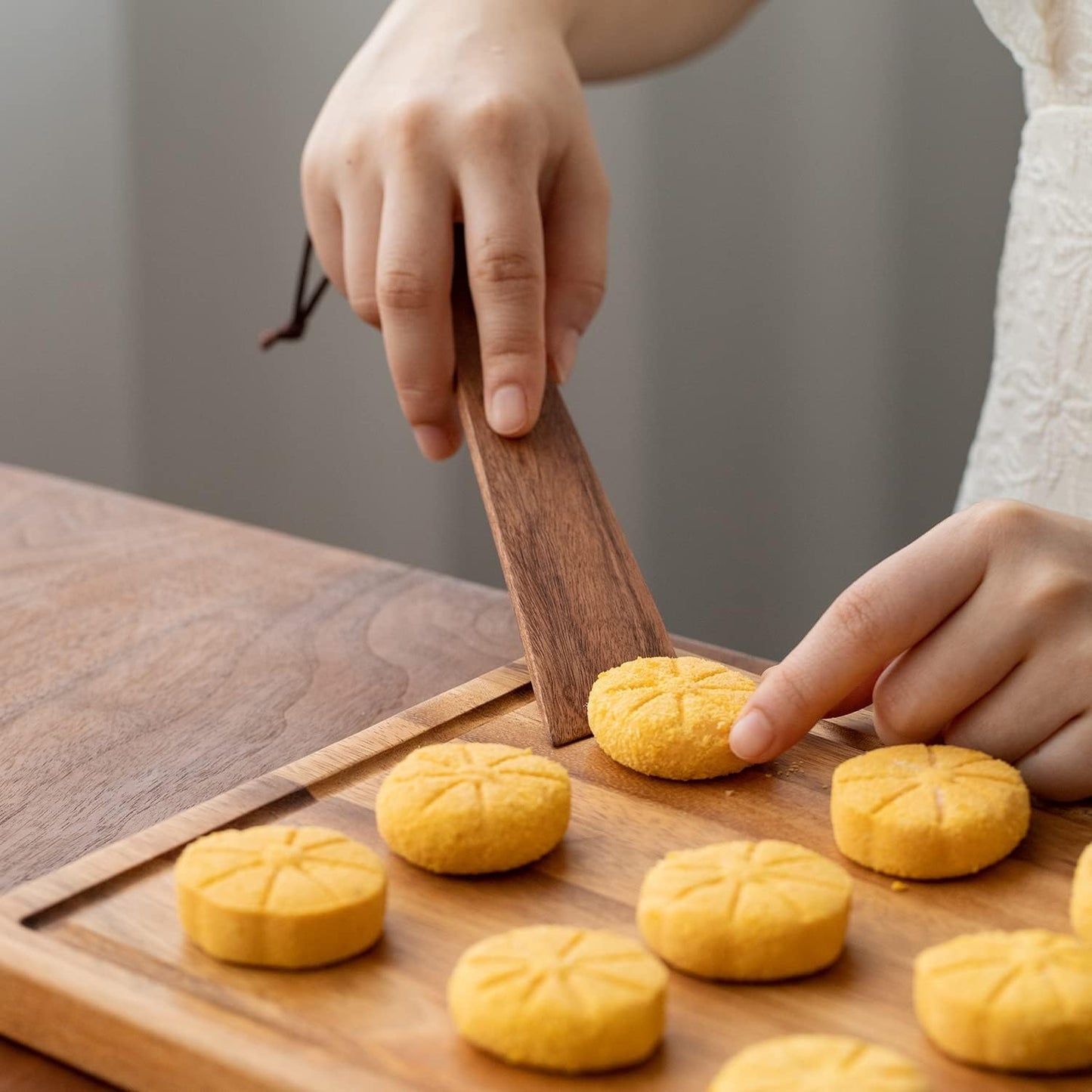 Muso Wood 9.8" Acacia Wood Spatula for Cooking, Small Wood Flipper, Non-Stick Spatula Set, Multi-Purpose Spatulas for Flipping, Serving, Scraping & Turning (Set of 1)