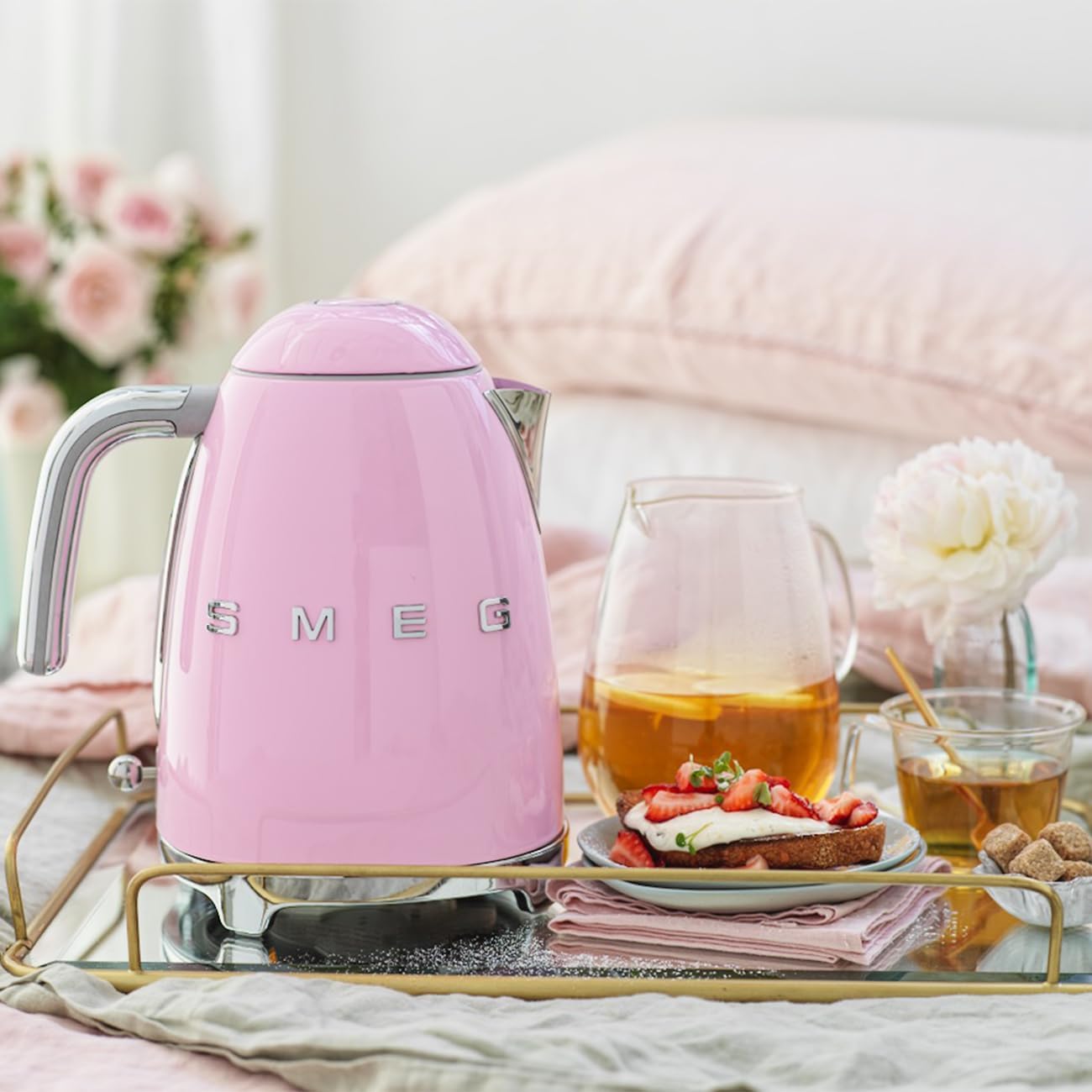 SMEG 50's Retro Style Electric Water Kettle with Automatic Shutoff, Removable Base, and Water Indicator, KLF03PKUS, Pink