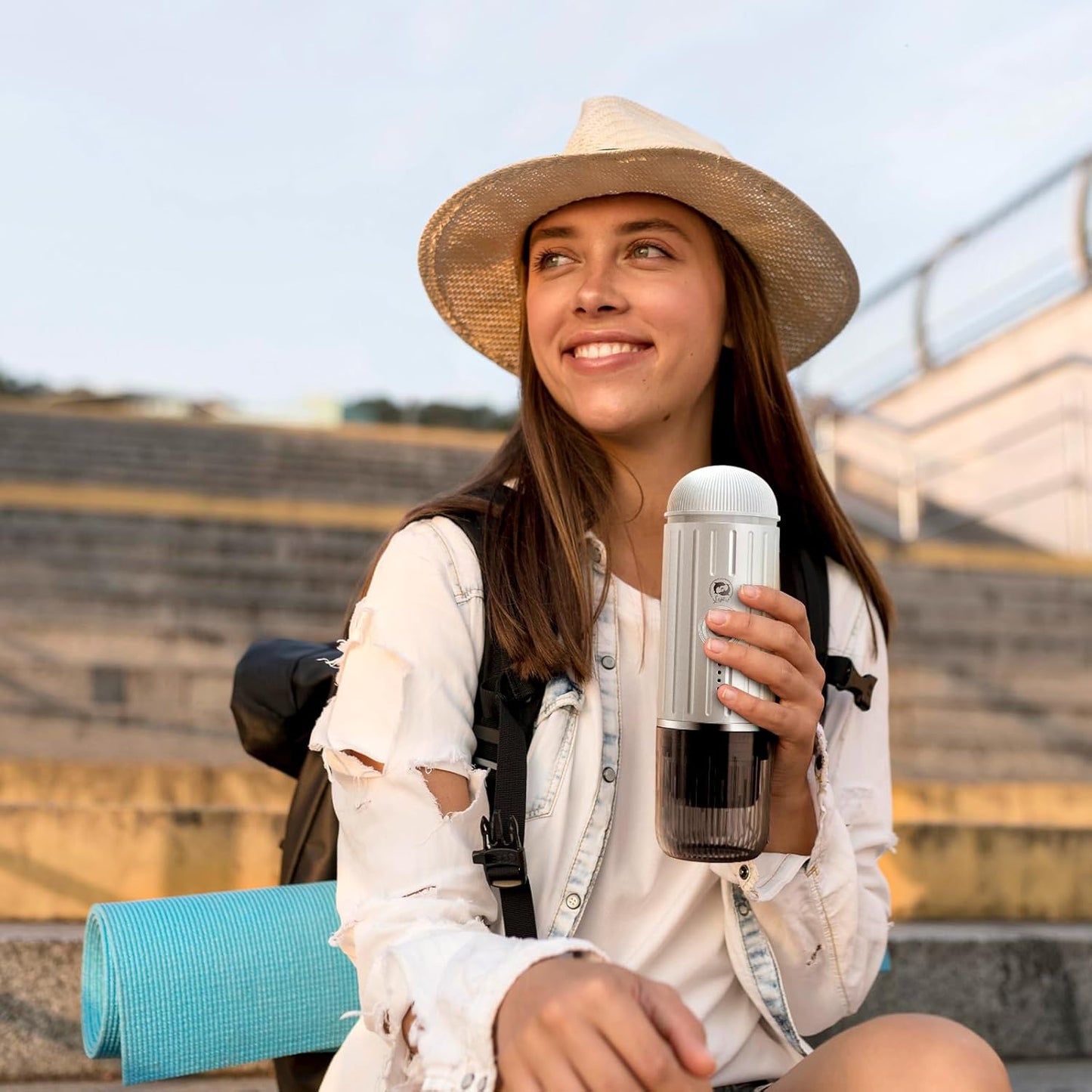 Portable Electric Espresso Coffee Maker, Fast self-heating 2 IN 1 Extraction System Espresso Machine, Support Ground Coffee and NS capsule, for Travel,Car,Hiking,Climbing,Rich Crema（White）