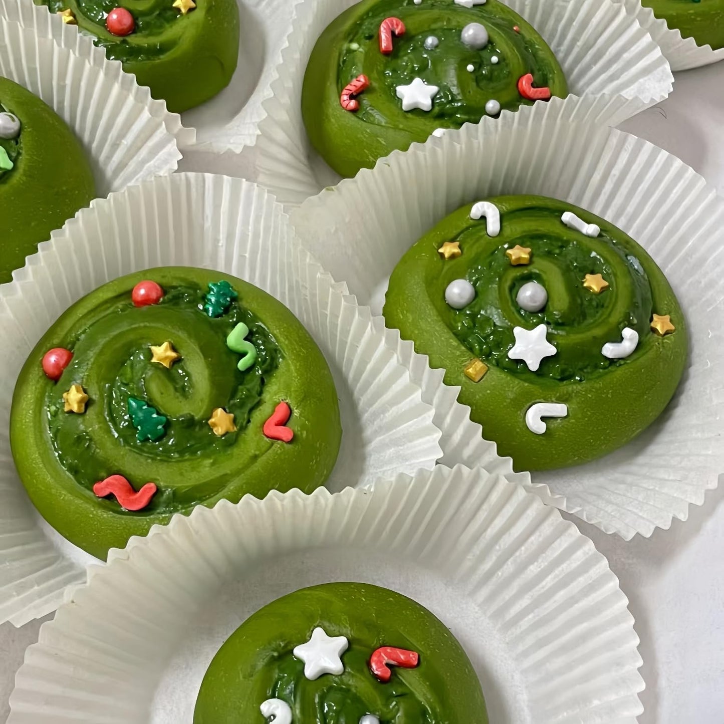 Mixed Size White Stars Sprinkles Edible Stars Cake Decorating Stars Cake Decorations Cupcake Toppers Cookie Decorating Perfect for Cakes,Cupcakes,Desserts Toppings 3OZ