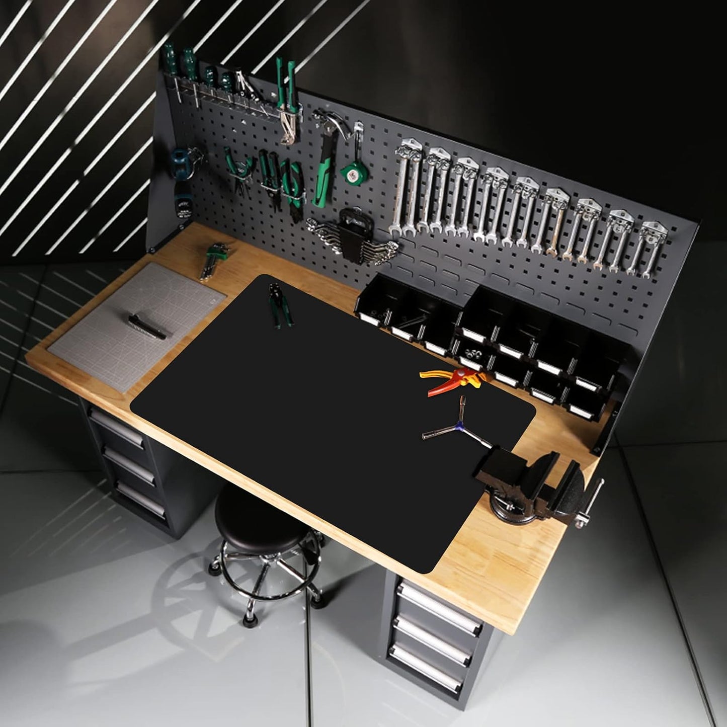 Ewen 2mm Thick Silicone Mats for Kitchen Counter, 27.6x19.5in Heat Resistant Silicone Baking Mat, Large Placemat Pastry Countertop Protector Mat Hot Pad for Stove Coffee Maker Air Fryer Toaster Black