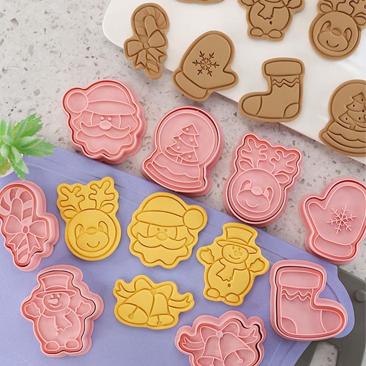 8 Piece Christmas Cookie Cutters, 3d Raised Design Gingerbread Cookie Stamps, Cookie Cutter Set suitable for Frosting Decoration, Mini Pie Molds, Apple Pie Pastry Biscuit Cutter (Christmas-D)