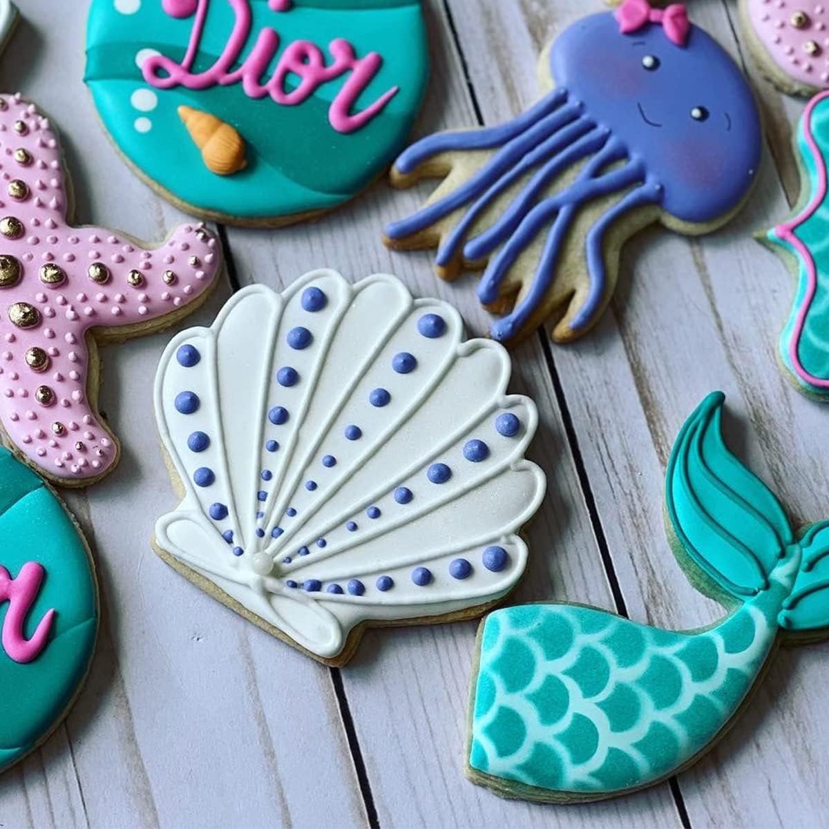 Cookie Stencils for Royal Icing Cookies Sugar Cookie, 16 Pcs 6x6in Reusable Plastic Biscuit Cake Stencils with Checkered Star Heart Dog Paw Shapes for Airbrush Baking Craft Drawing DIY Art Decor