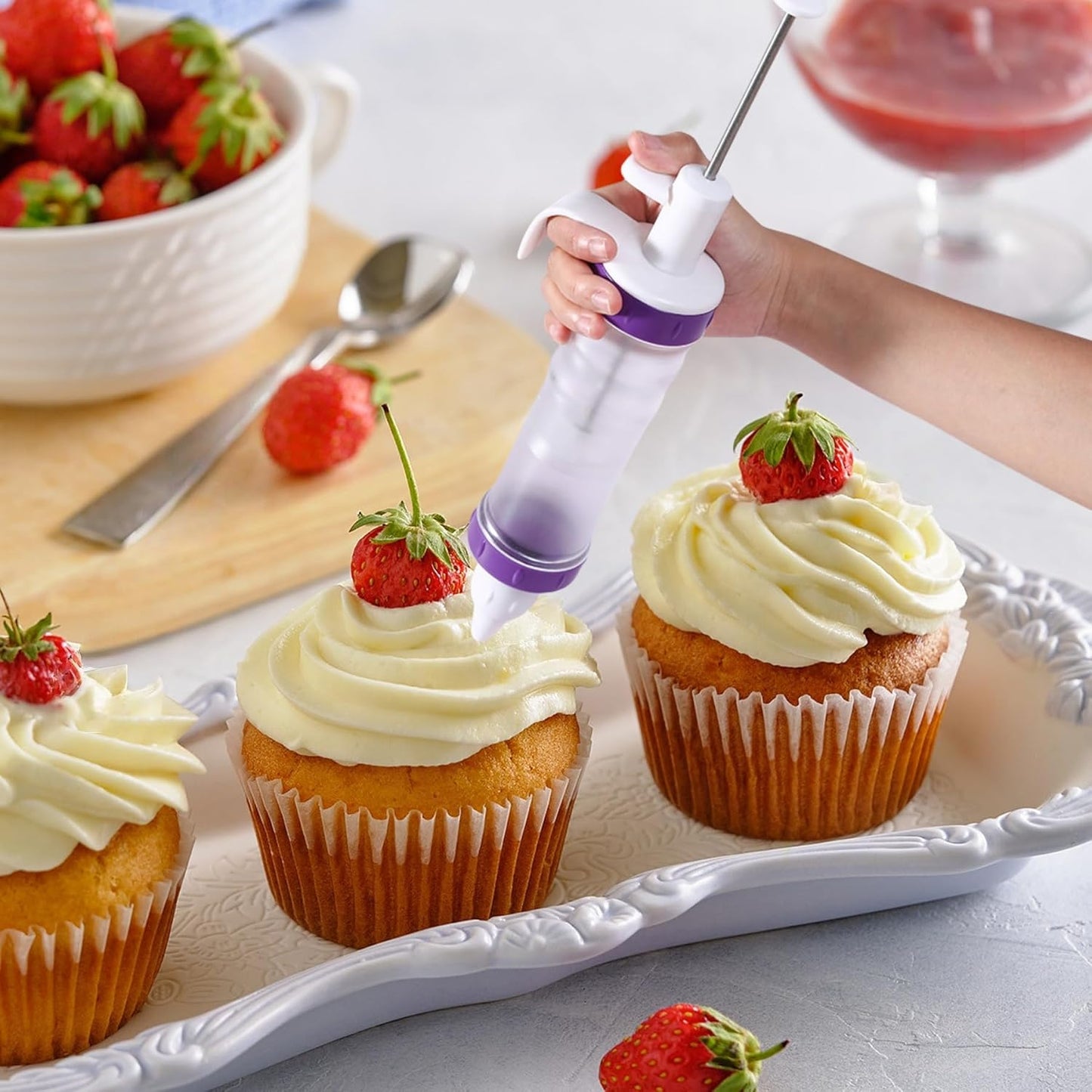 Dessert Decorating Syringe Set, Icing Dispenser Cupcake Filling Injector, Cake Decorating Kit, with 7 Icing Nozzles, 3 Cream Scrapers
