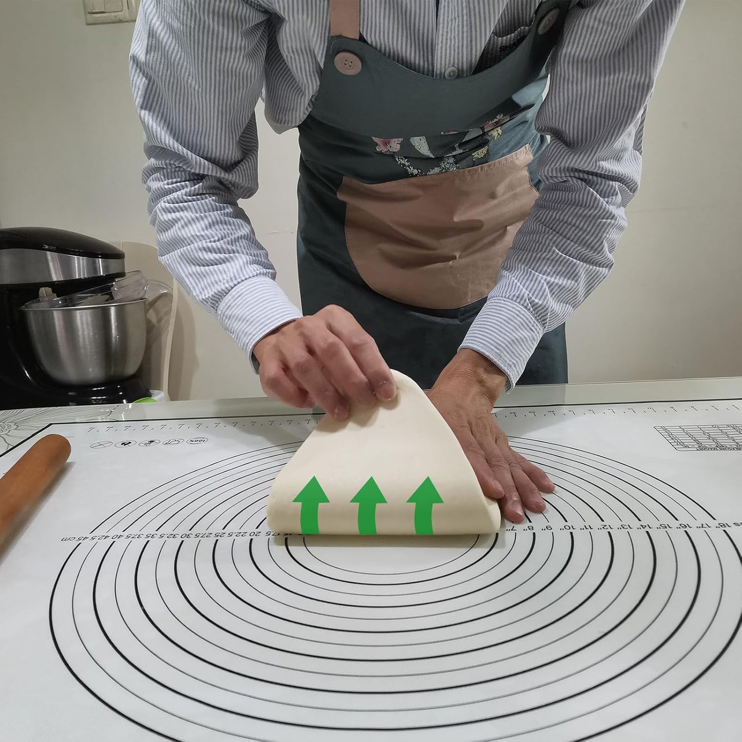 Yansumi silicone pastry non stick baking mat with measurement fondant mat with three sizes for silicone baking mat, counter mat, dough rolling mat,fondant/pie crust mat. (L,24"L x 16"W, Black)