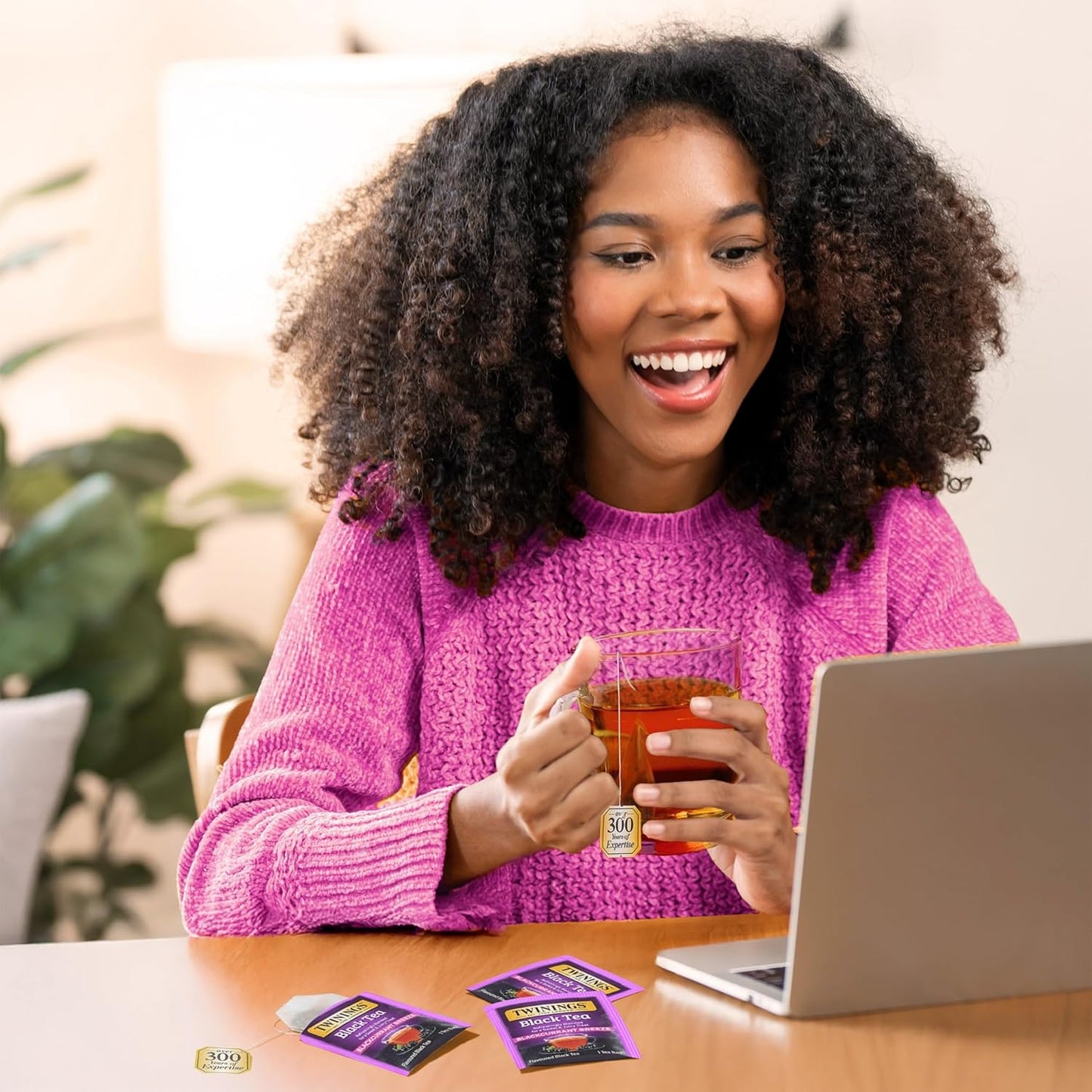 Twinings Blackcurrant Breeze Black Tea Individually Wrapped Bags, 20 Count (Pack of 1), Sweet, Tangy Taste, Caffeinated, Enjoy Hot or Iced, 20 Teabags