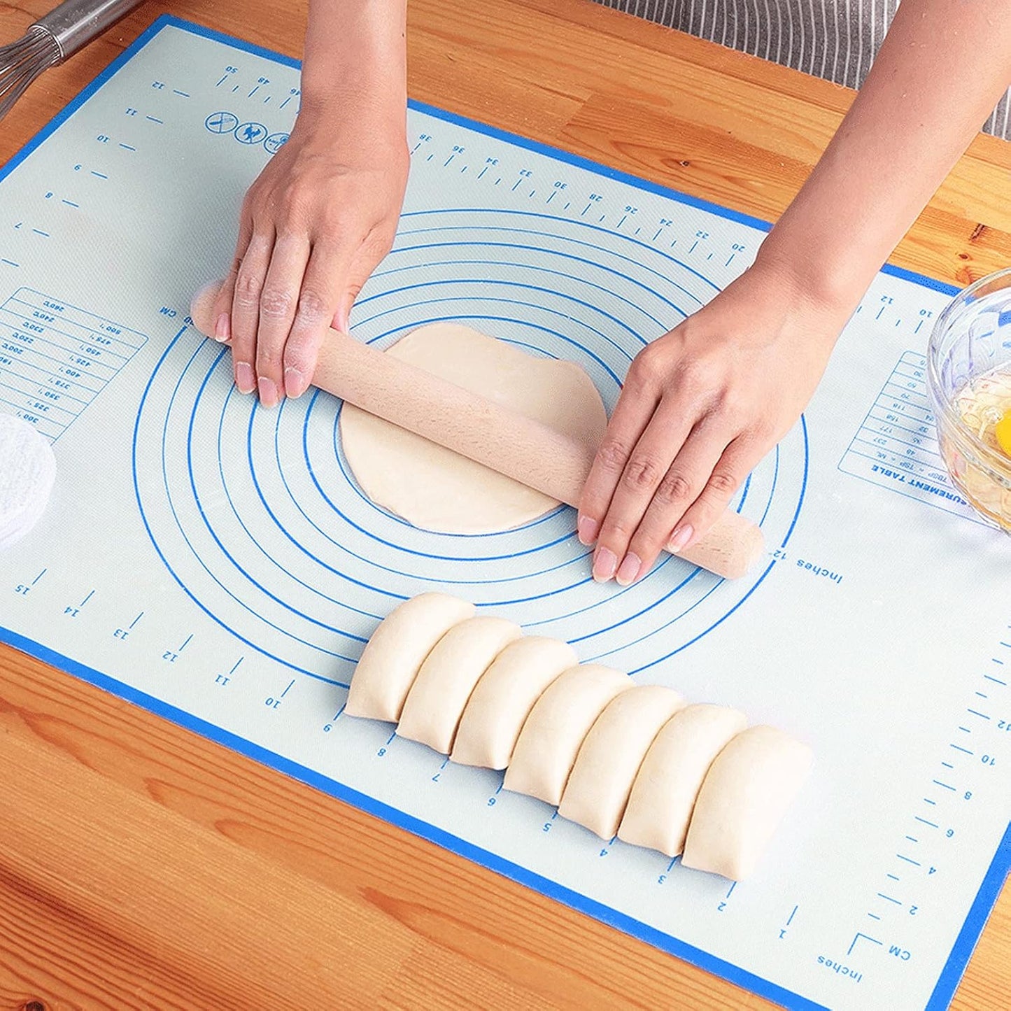 Silicone Baking Mat，Non Stick Rolling Dough with Measurements for Pie Pizza Cookies Fondant Making，Extra Thick Non Slip Silicone Pastry Mat
