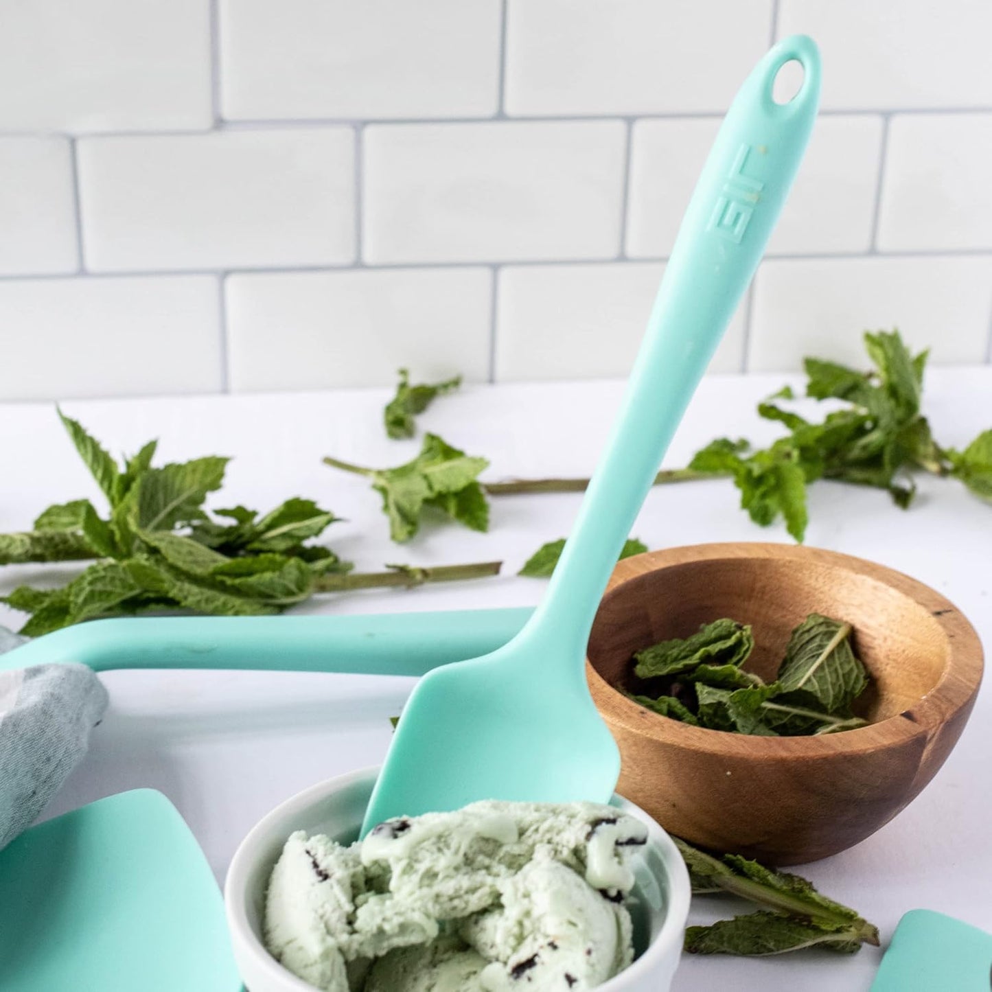 GIR: Get It Right Mini Silicone Spoonula Spatula - 8.3 In L x 1.8 In W, Black - Nonstick & Heat Resistant Kitchen Spatula - Seamless Single-Piece Design - Baking & Cooking Utensil