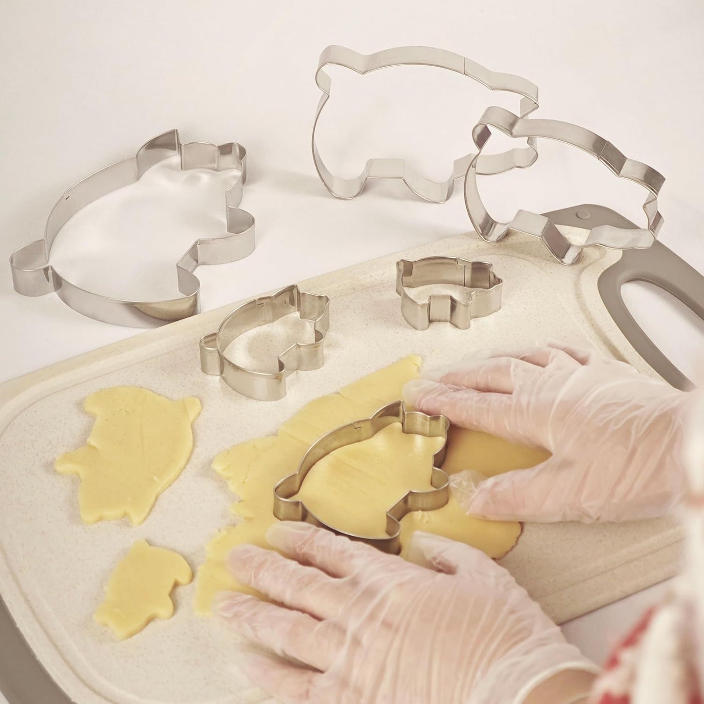 6PC Stainless Steel Pig Cookie Cutters Mexican - 5.5", 4.5", 4", 3.5", 2.5", 2.0"，Perfect for Mexican Concha Bread - Concha Cutter and Concha Stamp，Baking Tools for Pig Shaped Pastry and Bread Making